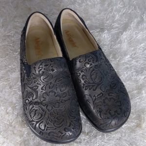 Alegria Clogs